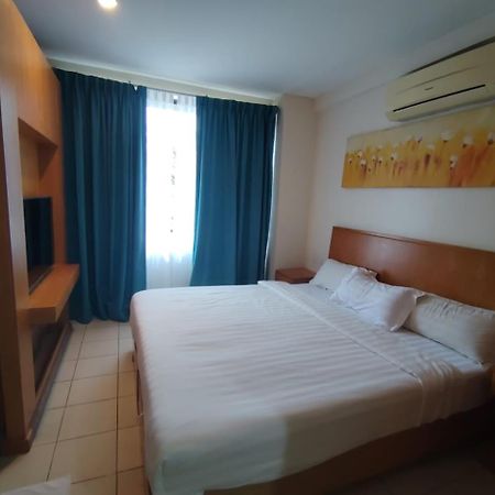 Fratini's Hotel Labuan Esterno foto