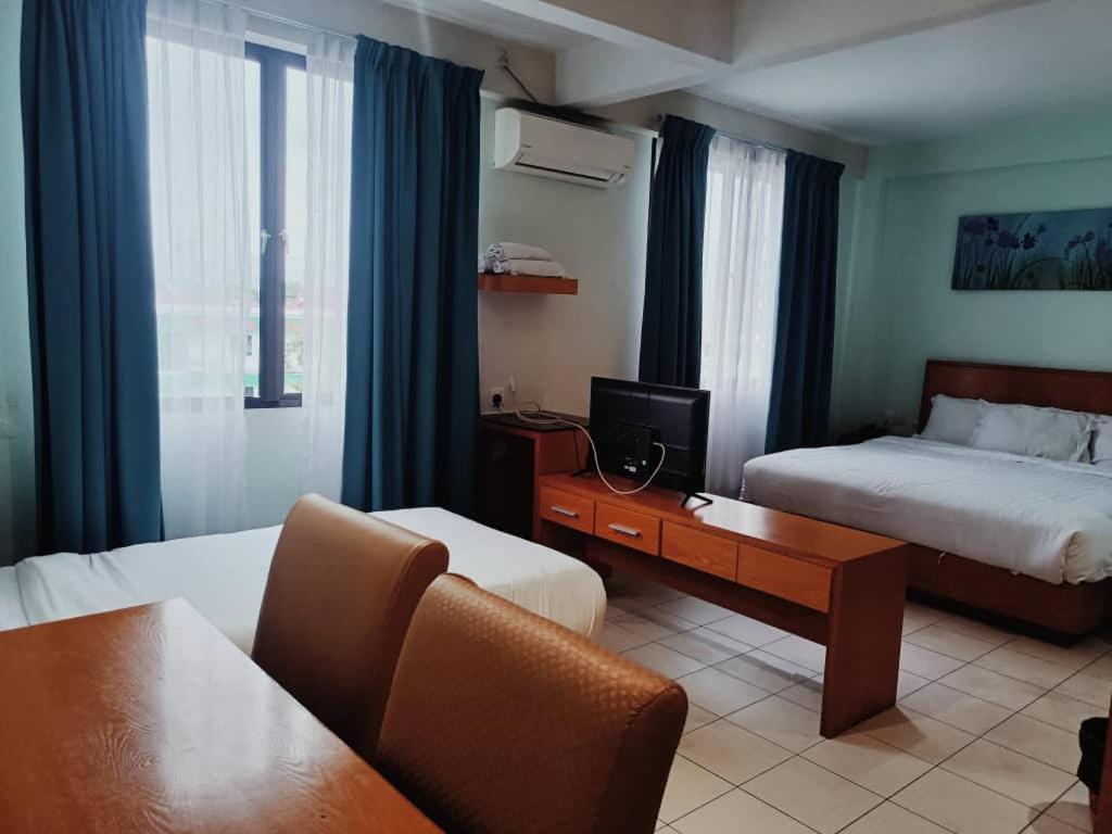 Fratini's Hotel Labuan Esterno foto