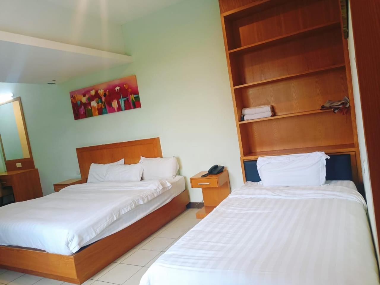 Fratini's Hotel Labuan Esterno foto