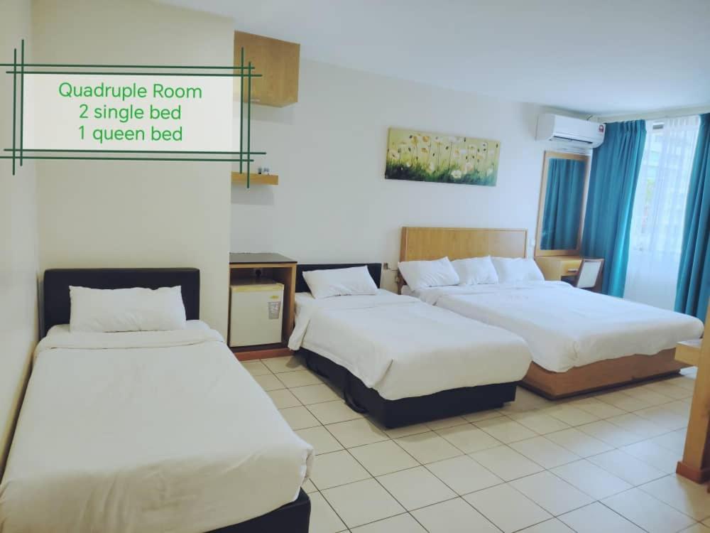 Fratini's Hotel Labuan Esterno foto