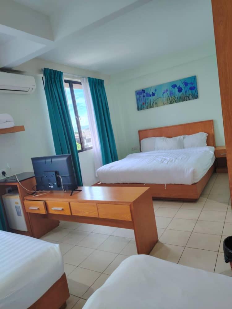 Fratini's Hotel Labuan Esterno foto