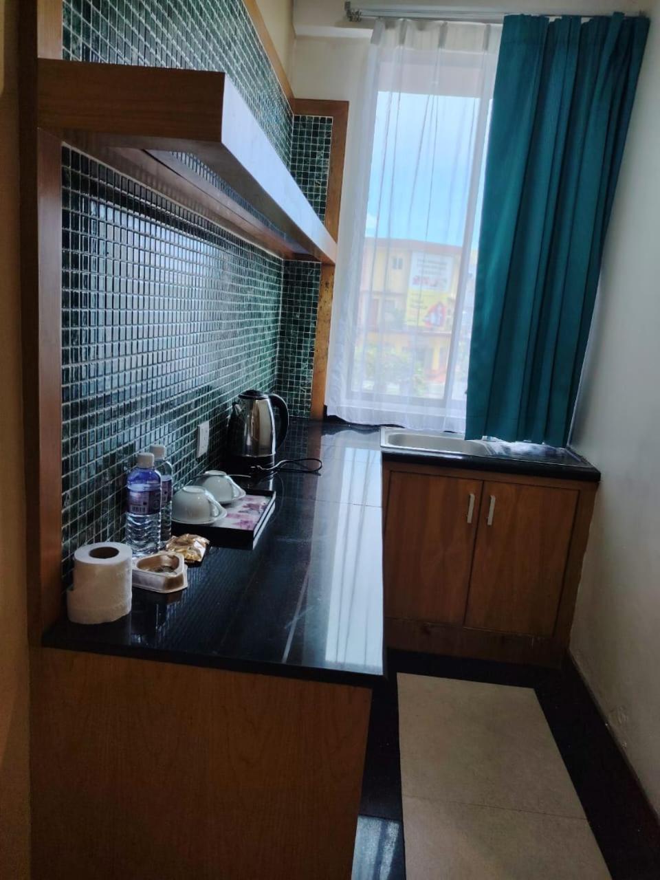 Fratini's Hotel Labuan Esterno foto