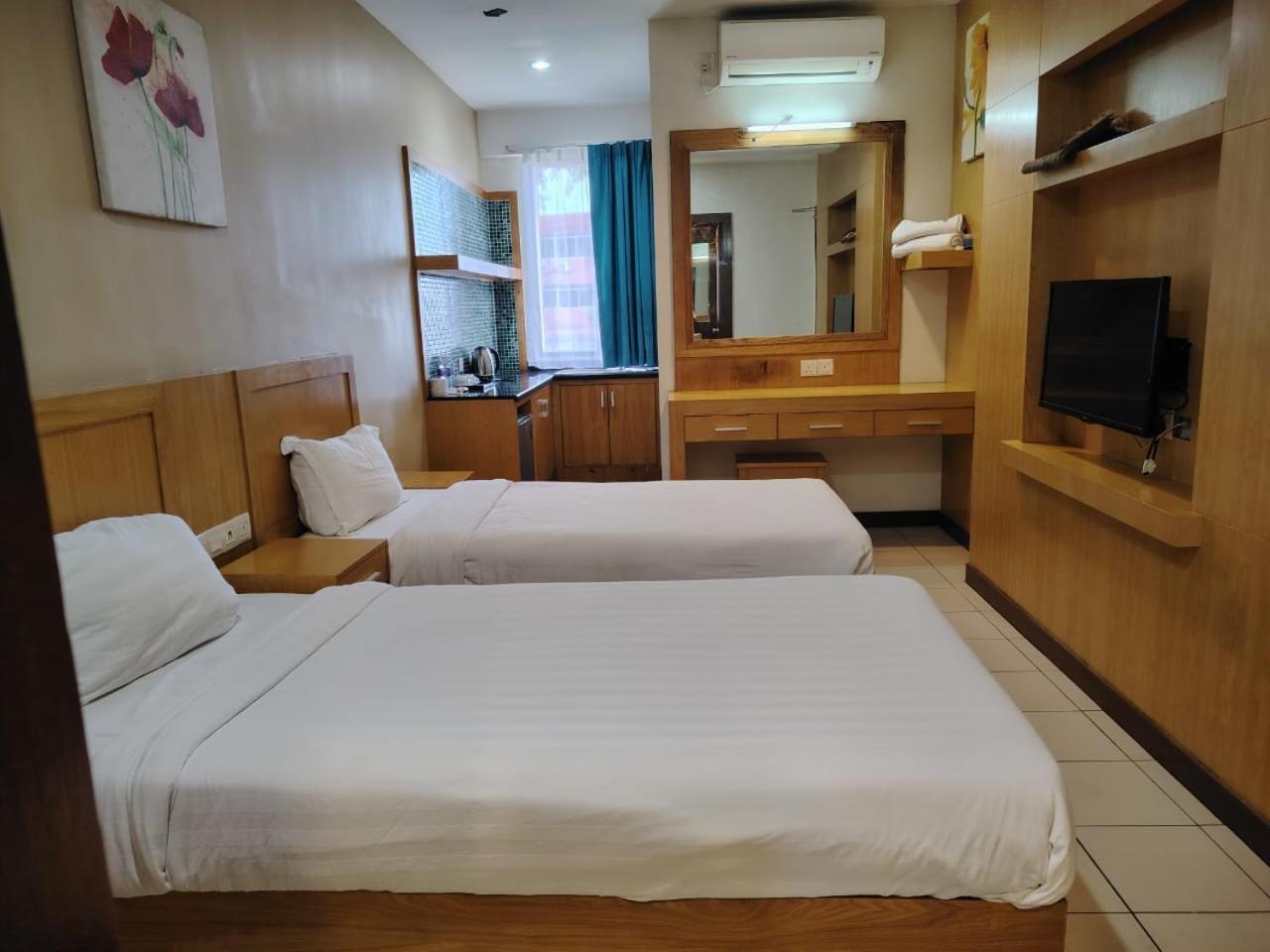 Fratini's Hotel Labuan Esterno foto