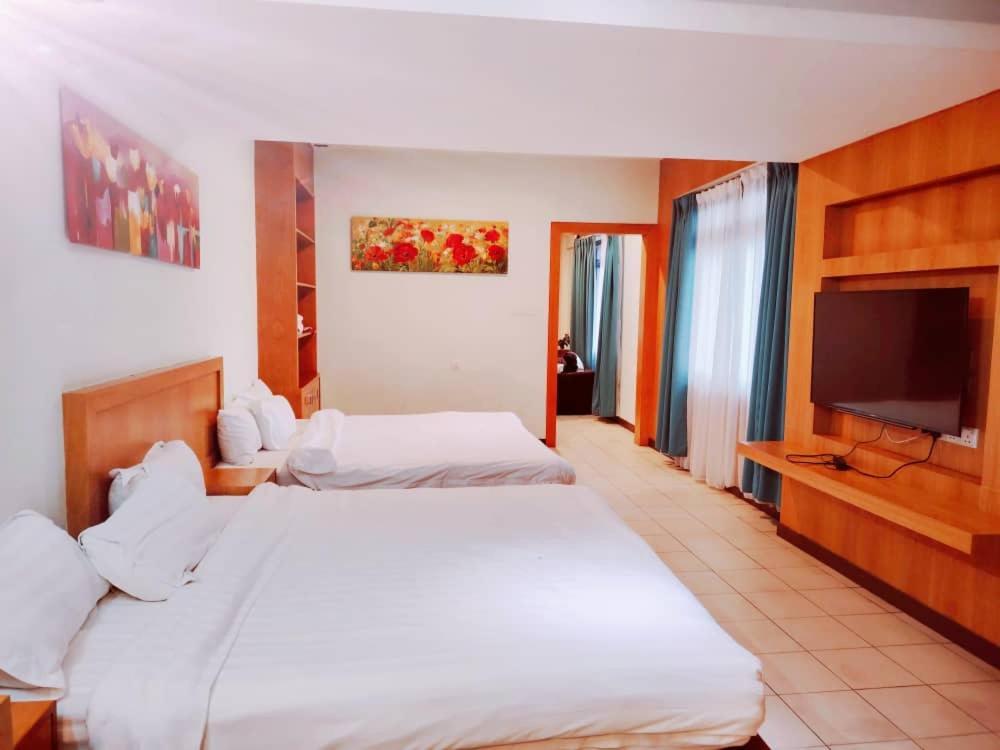 Fratini's Hotel Labuan Esterno foto