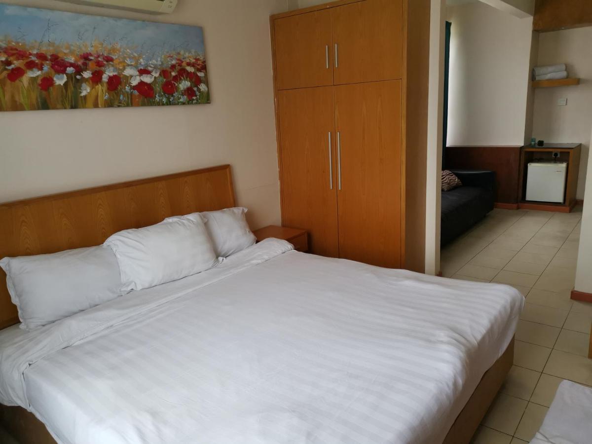 Fratini's Hotel Labuan Esterno foto