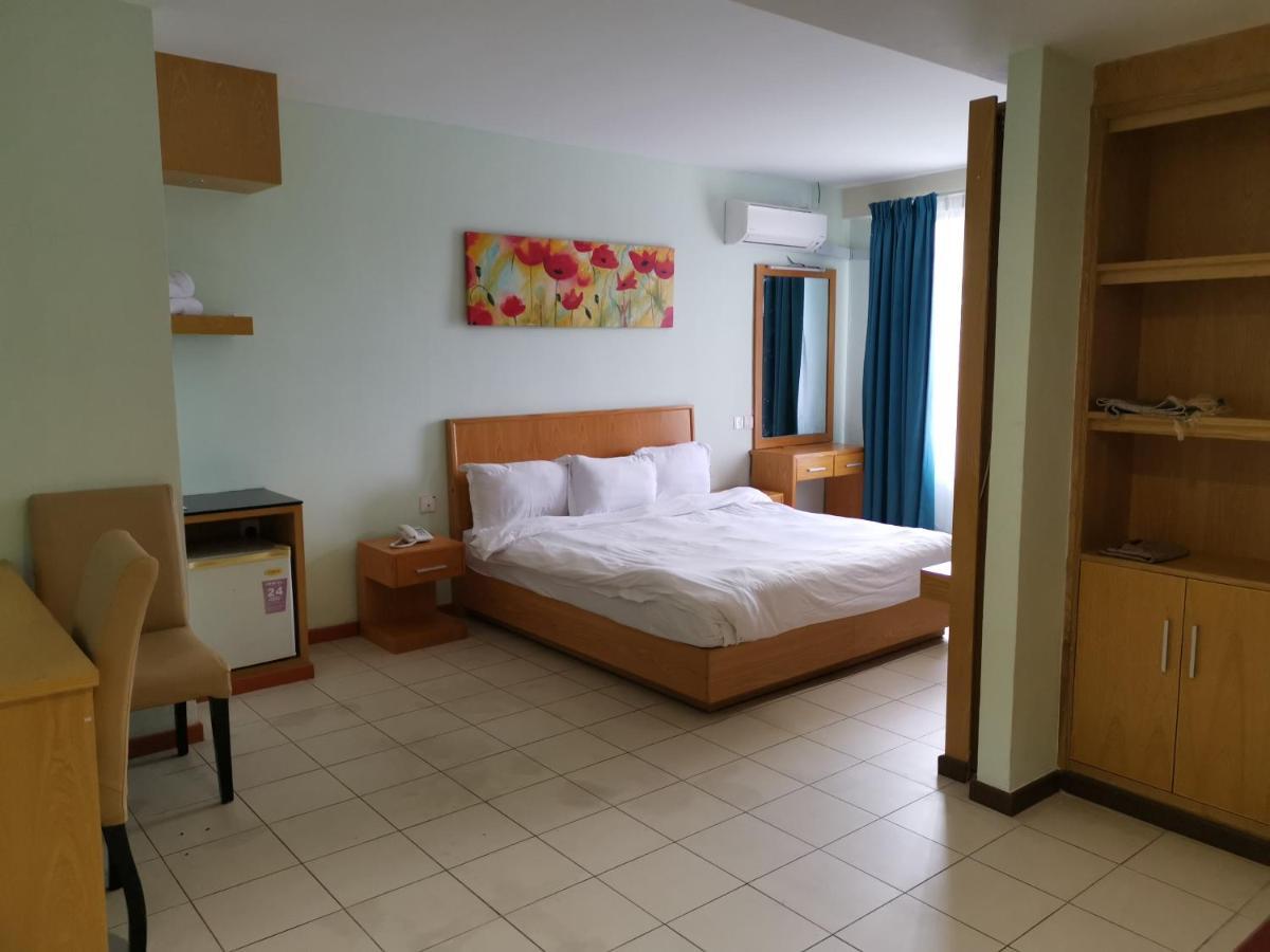 Fratini's Hotel Labuan Esterno foto