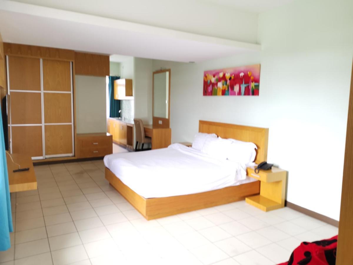 Fratini's Hotel Labuan Esterno foto
